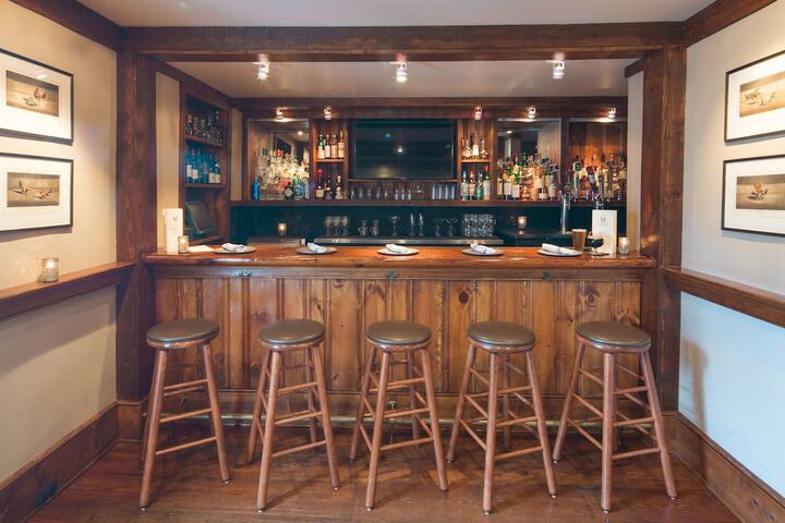 Lounge 168 of 176