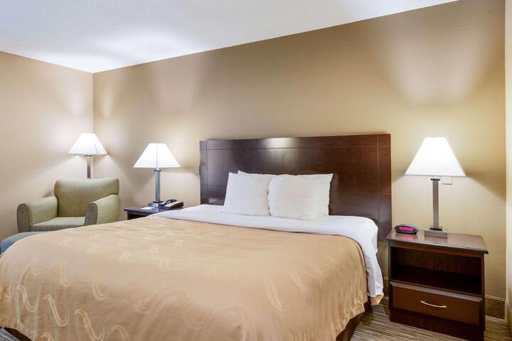 1 King Bed (12 of 20)