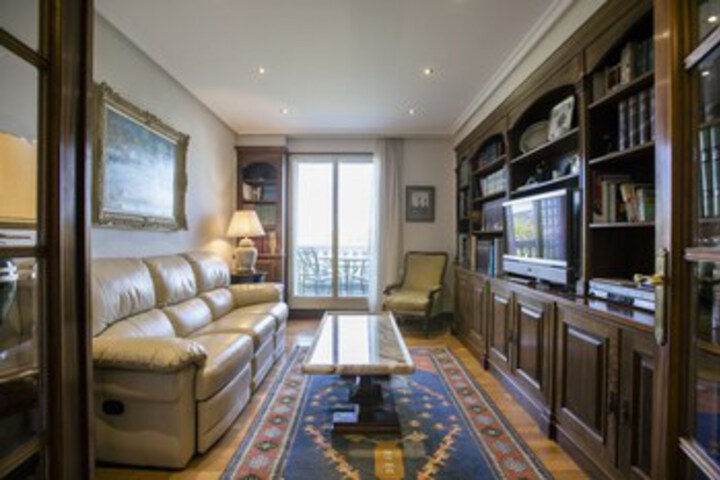 Room 6 of 14