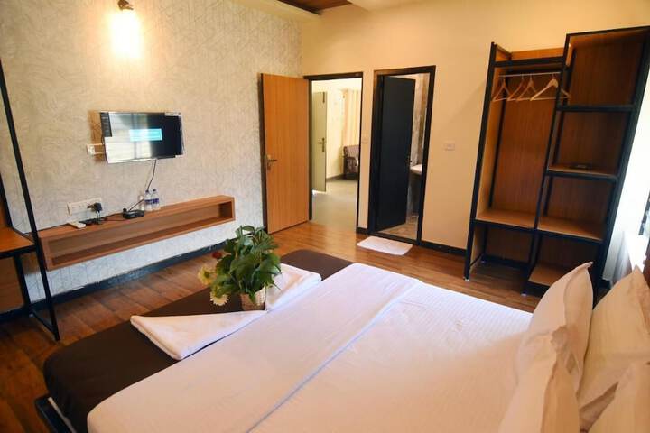 Room 5 of 24