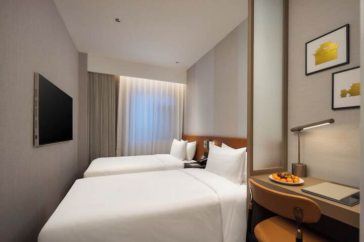 Room 8 of 17
