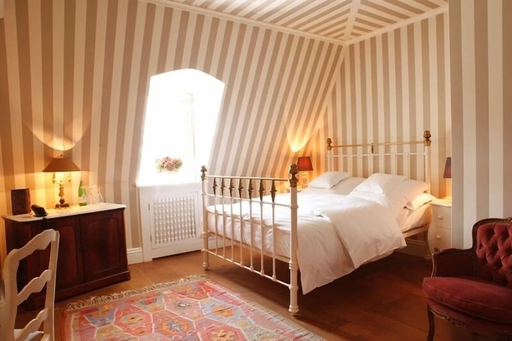 Room 5 of 18