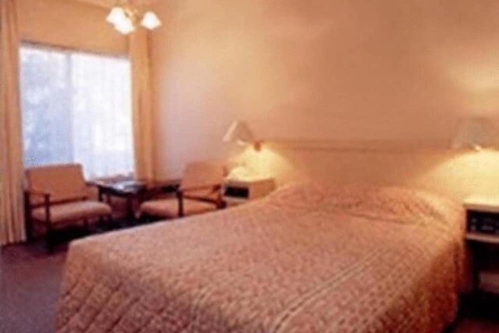 Room 8 of 19