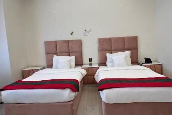 Room 4 of 20