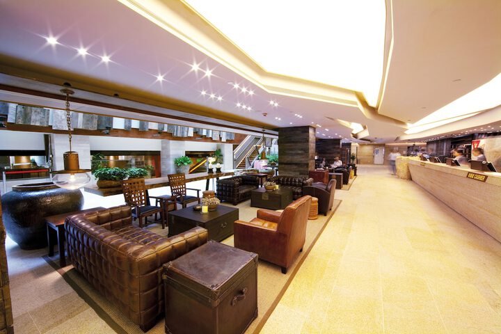 Entrance & Lobby