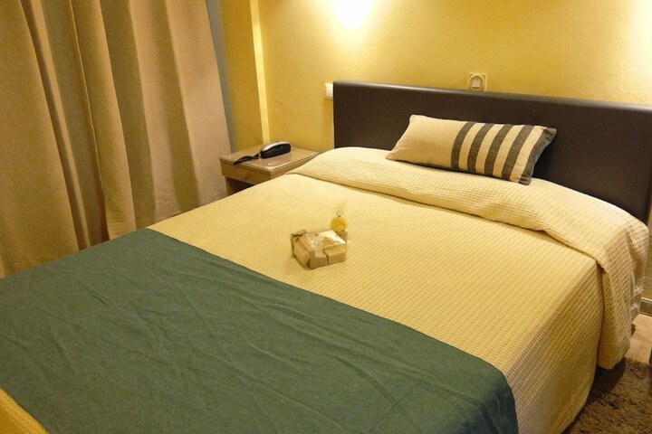Room 8 of 13