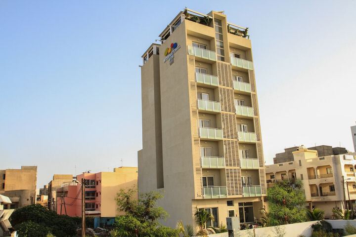 Hotel Exterior 32 of 33