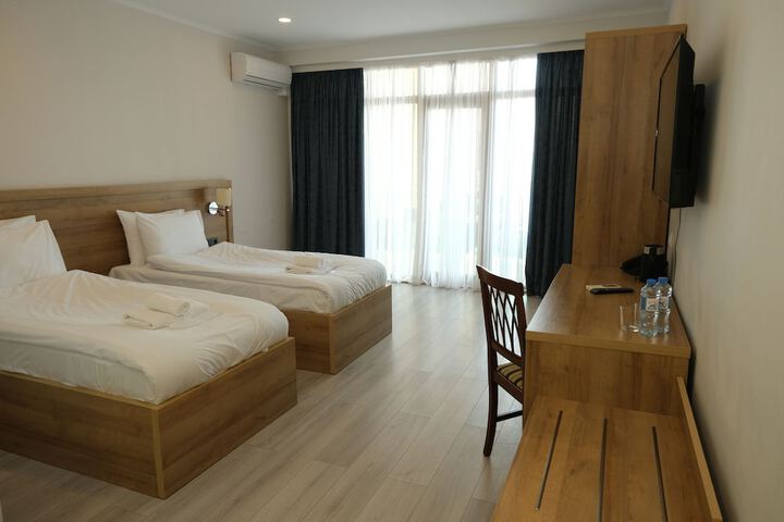 Room 28 of 48