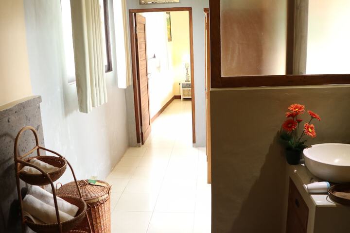 Room 28 of 174