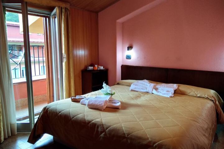 Room 27 of 54