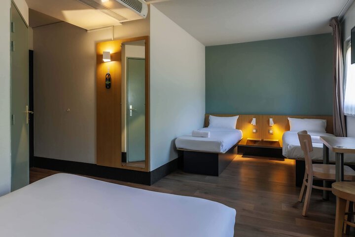 Room 15 of 40