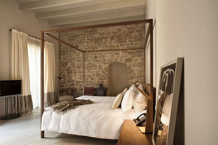 Room 8 of 35