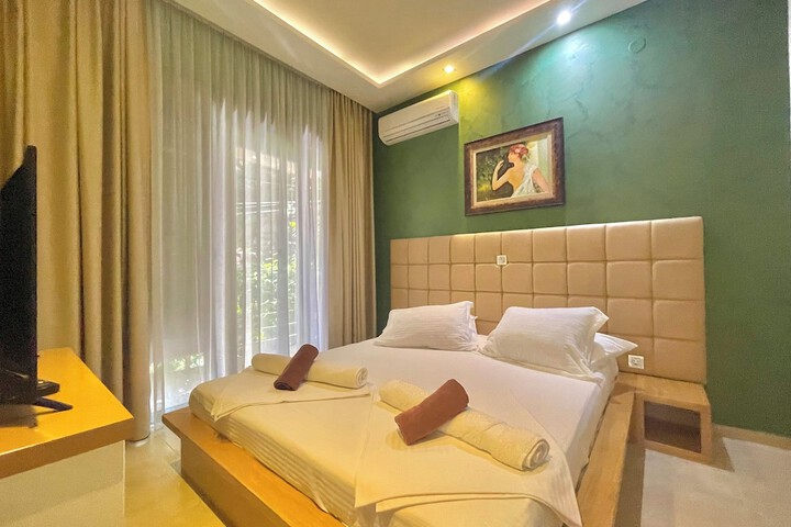 Room 4 of 119