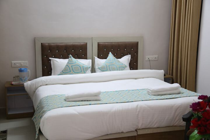 Room 9 of 32