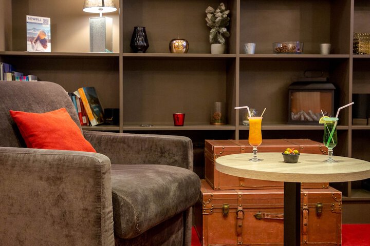 Lounge 111 of 129