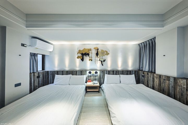 Room 9 of 42