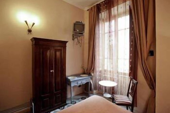 Room 22 of 32