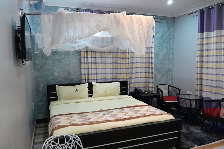 Room 9 of 42