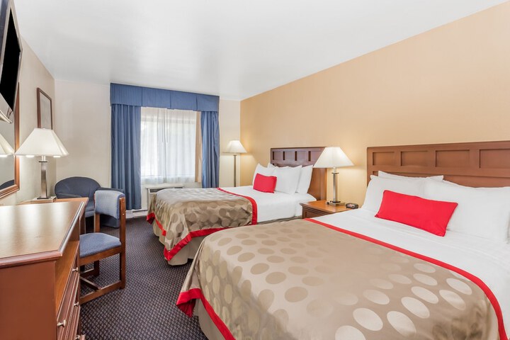 2 Queen Beds (2 of 4)