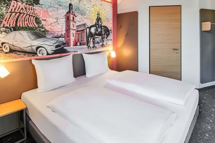 Room 4 of 28