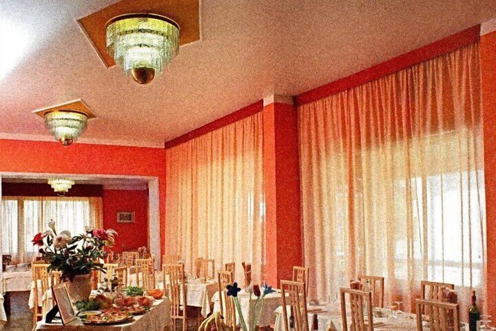 Dining 26 of 44
