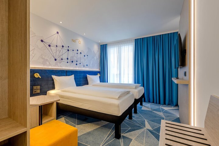 Room 21 of 90