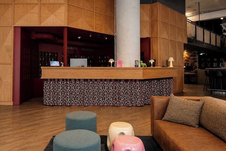 Guest Lobby