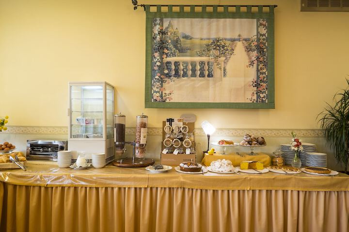 Dining 62 of 70