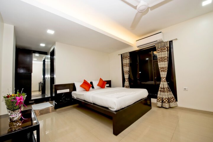 Room 12 of 30