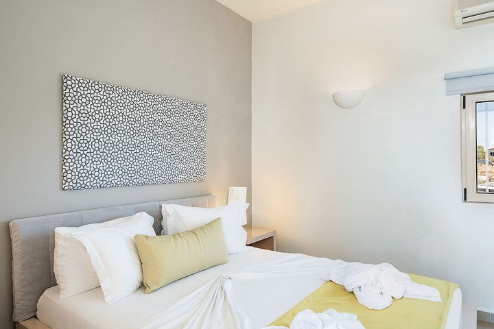Room 53 of 340
