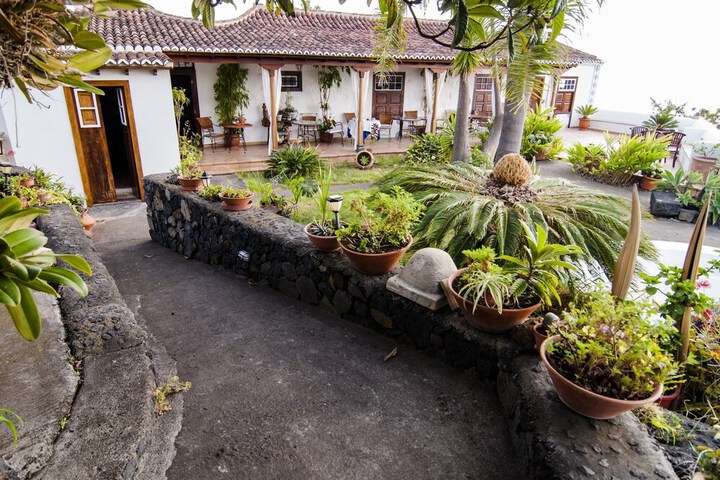 Hotel Exterior 85 of 109