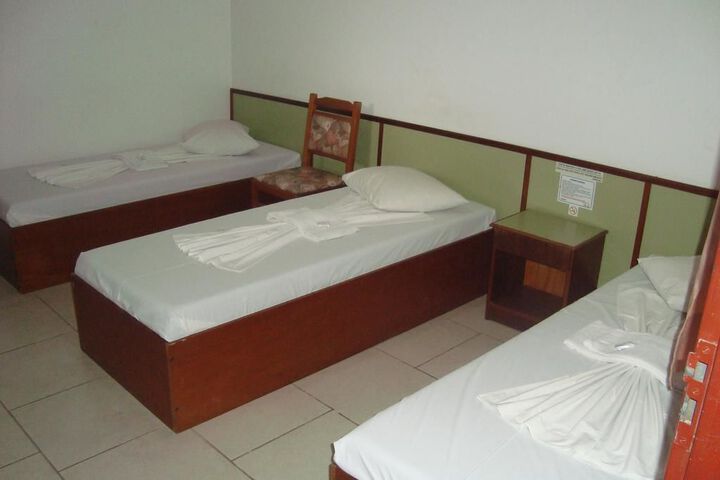Room 10 of 16