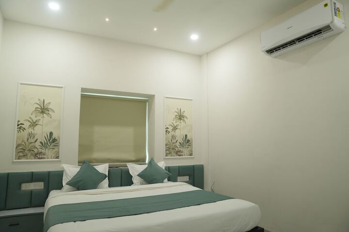 Room 5 of 17