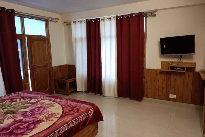 Room 2 of 5