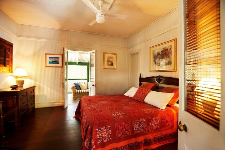 Room 4 of 34