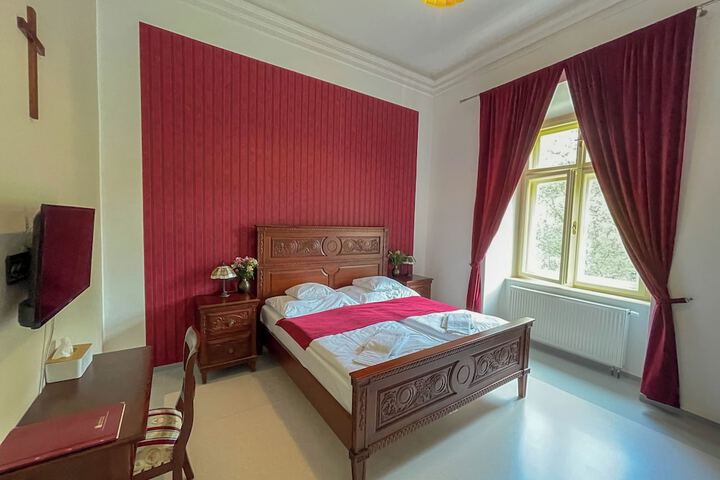 Room 7 of 29