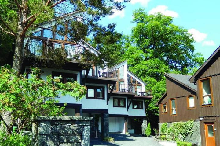 Keswick Bridge 10 within walking distance of Keswick town centre, strictly no pets