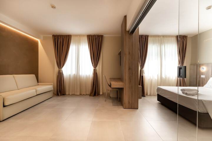 Room 52 of 211