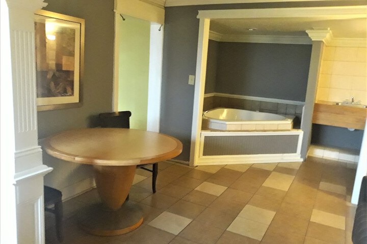 Room 36 of 75