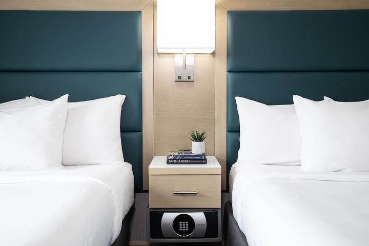 Room 10 of 73