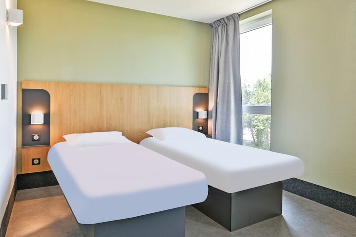 Room 4 of 31