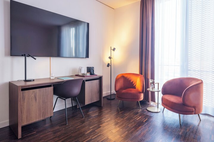 Room 8 of 32