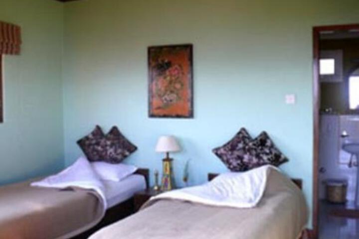 Room 4 of 5