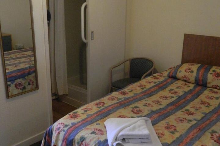 Room 20 of 66
