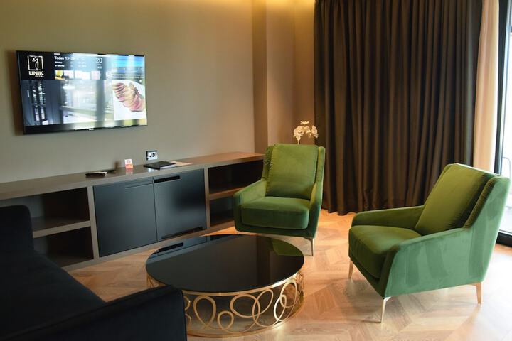 Room 40 of 77