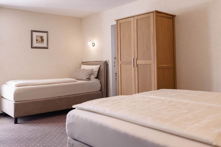 Room 7 of 94