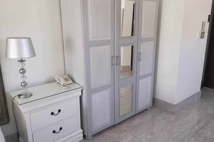 Room 18 of 148