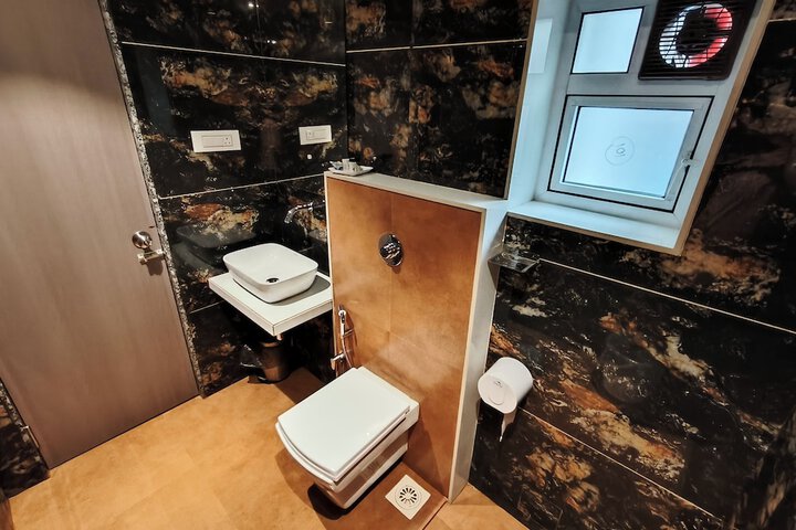 Room 51 of 64