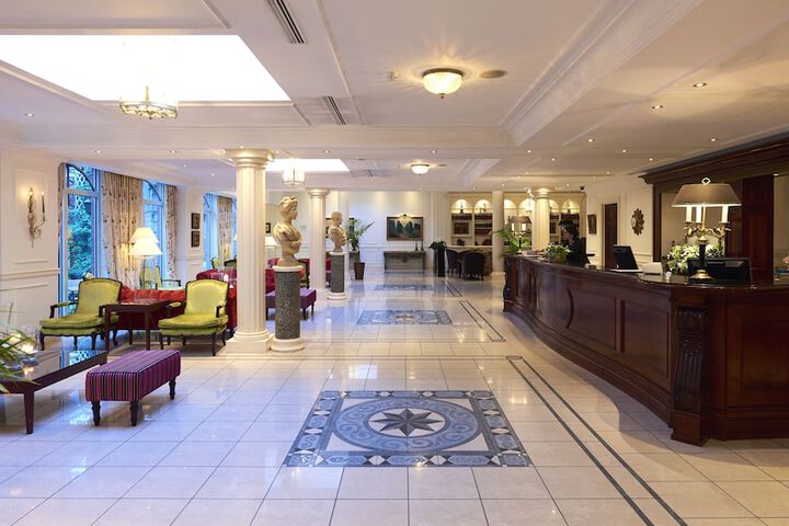 Entrance & Lobby