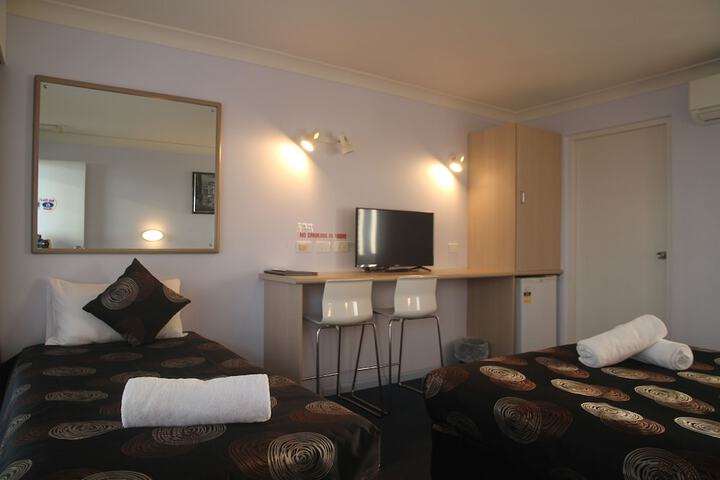 Room 4 of 41